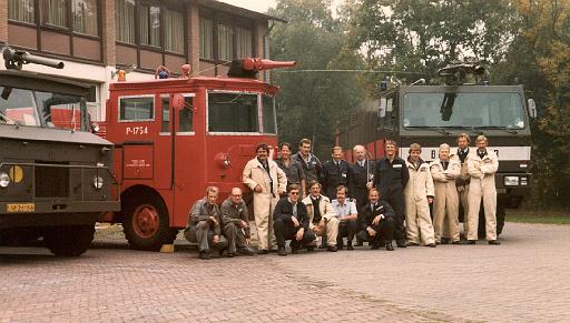 1981-09 groep voor wagens.jpg